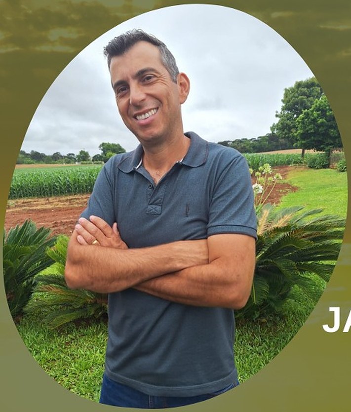 Jackson Ramos Bonetti, técnico em agropecuária e sócio da Integraliza, numa propriedade rural